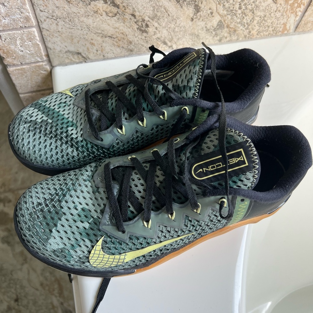 Nike metcon mens size 8.
